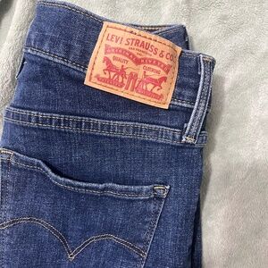 Levi’s 311 shaping jeans